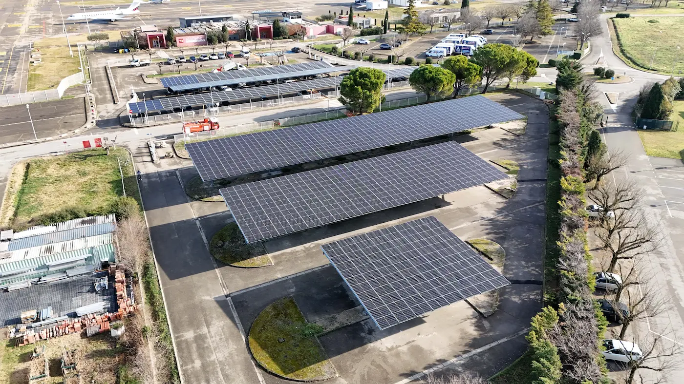 Parkings solaires et bornes de recharge électrique